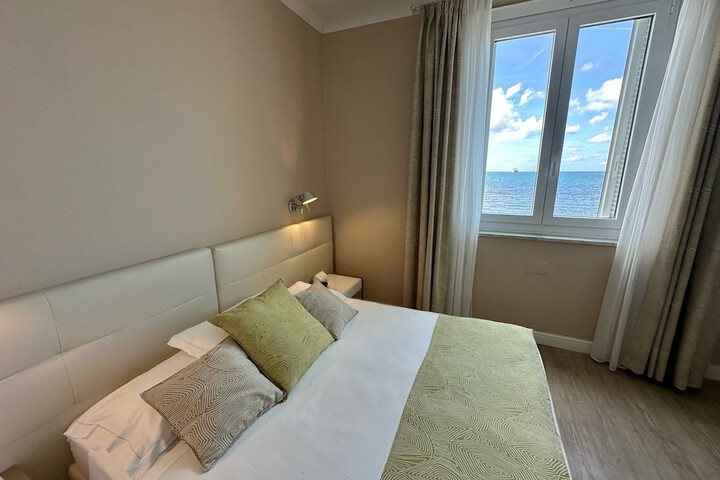 Room 28 of 49