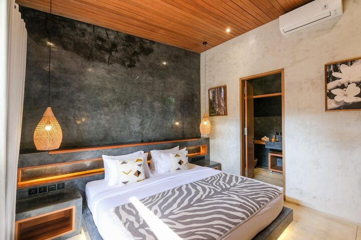 Room 6 of 30