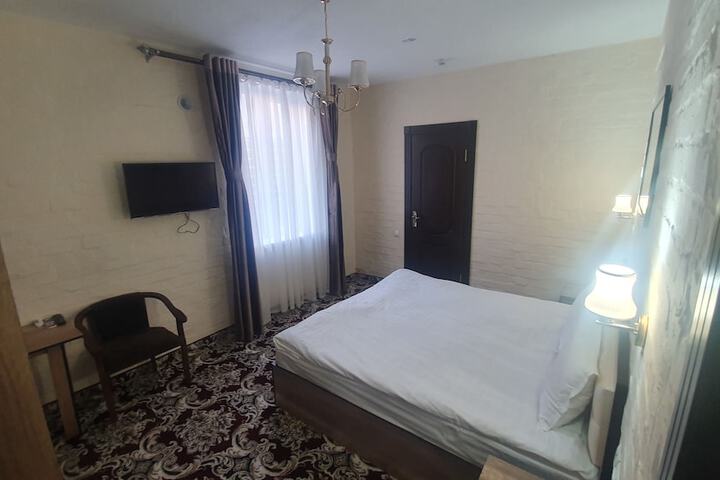 Room 6 of 15