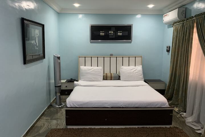 Room 4 of 18