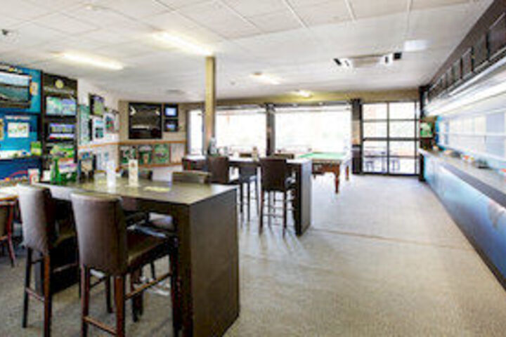 Lounge 14 of 14