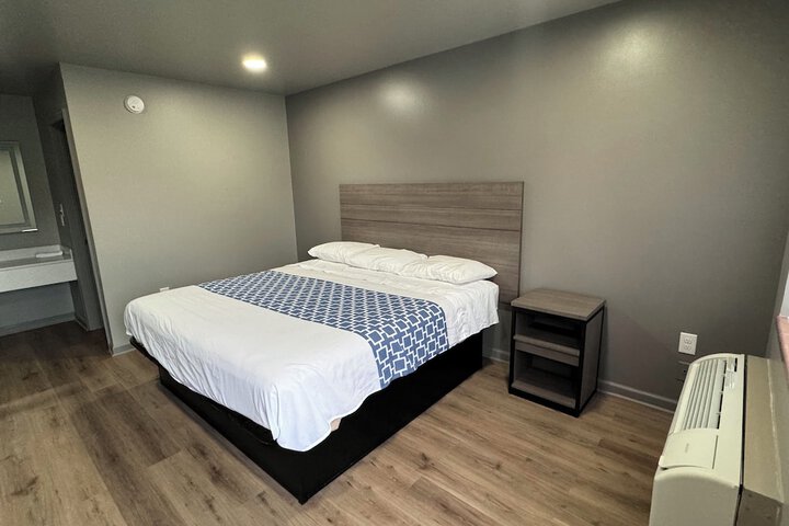 Room 3 of 10
