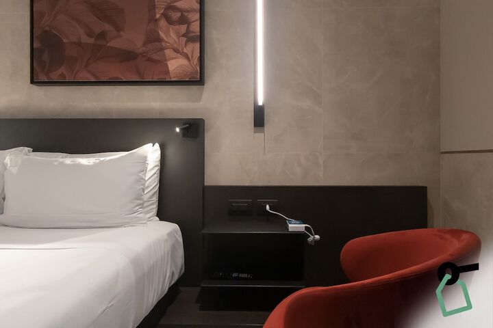 Room 10 of 27