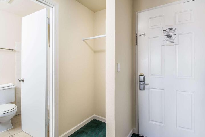 Room 14 of 28