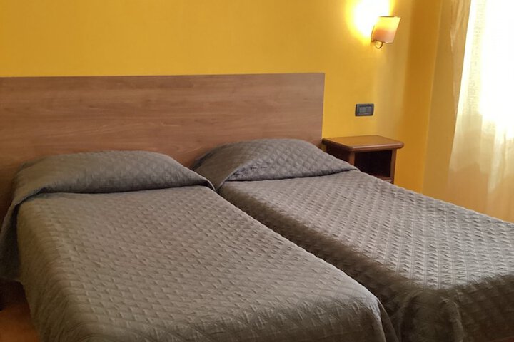 Room 27 of 73