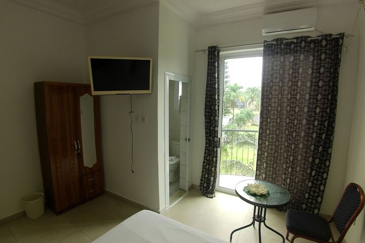Room 7 of 40