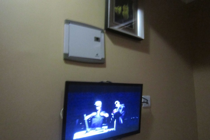 Room 11 of 33