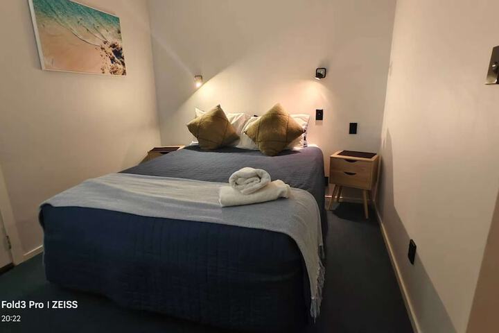 Room 5 of 18