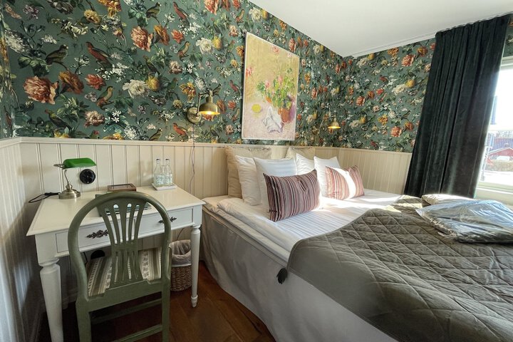 Room 5 of 74