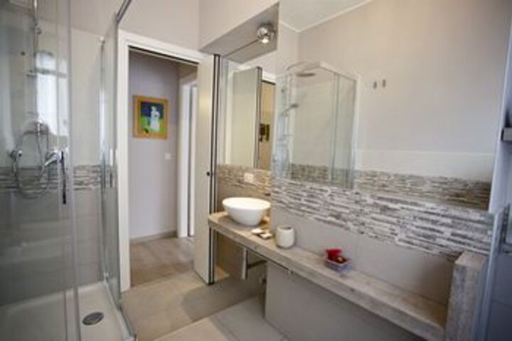 Room 2 of 31
