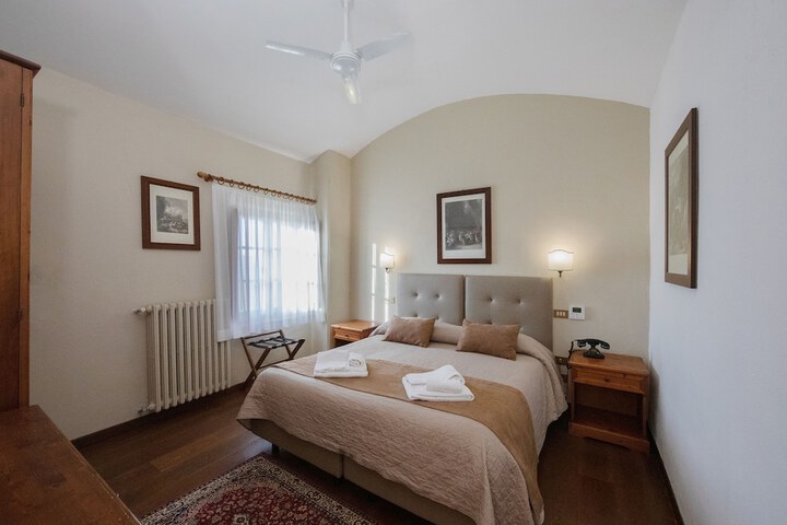 Room 8 of 185
