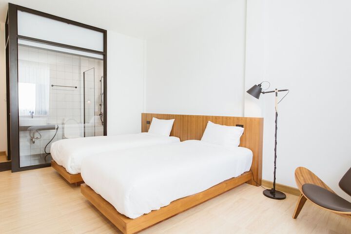 Room 52 of 103