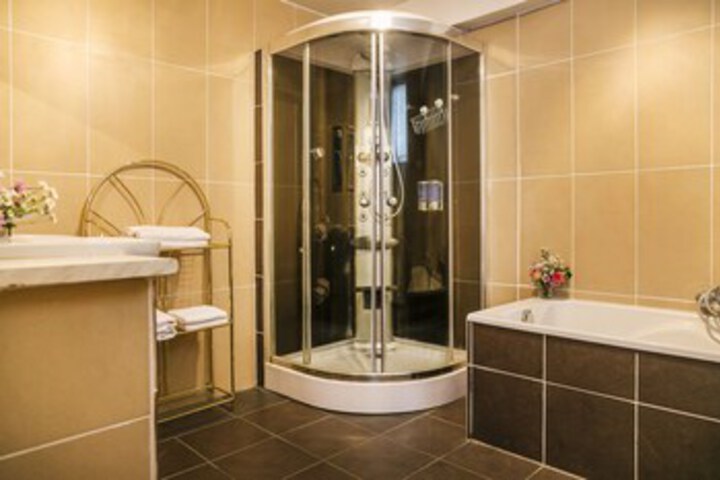 Room 3 of 28