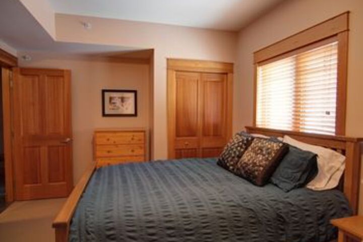 Room 7 of 16