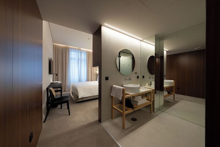 Room 10 of 86