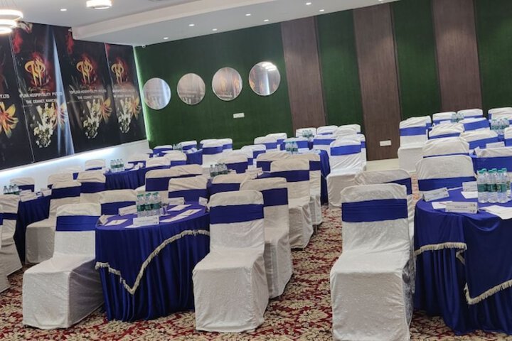 Ballroom/Hall 21 of 25