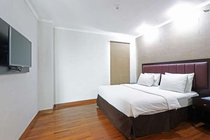 Room 12 of 34