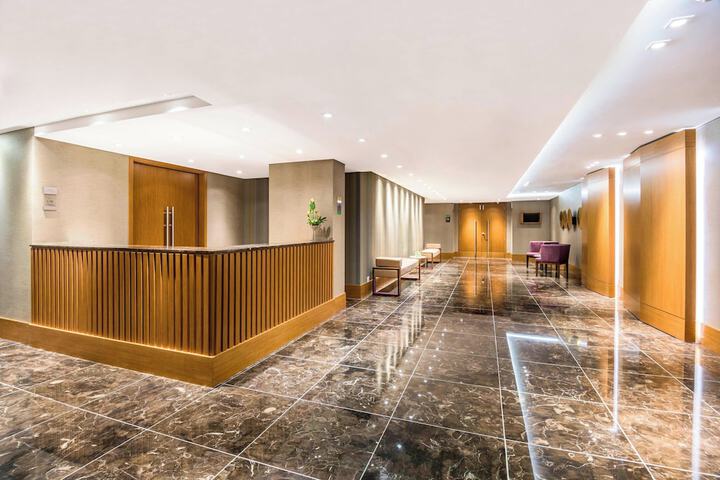 Entrance & Lobby