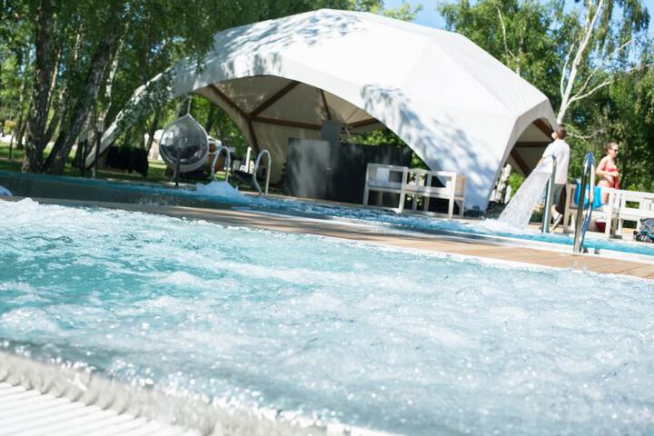 Pool 49 of 101