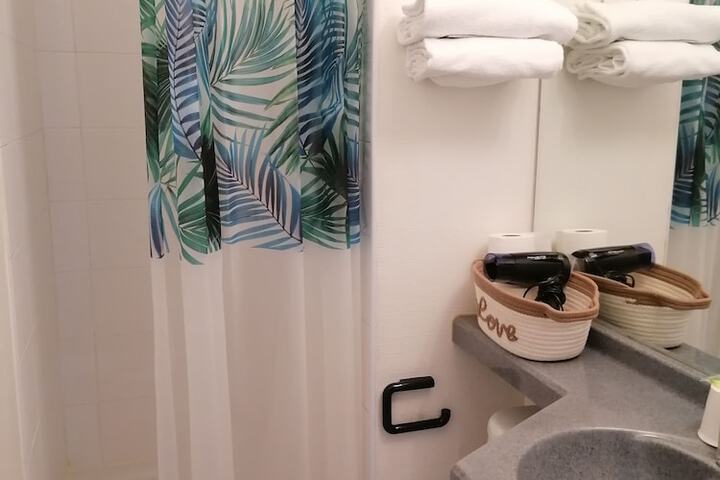 Room 12 of 28