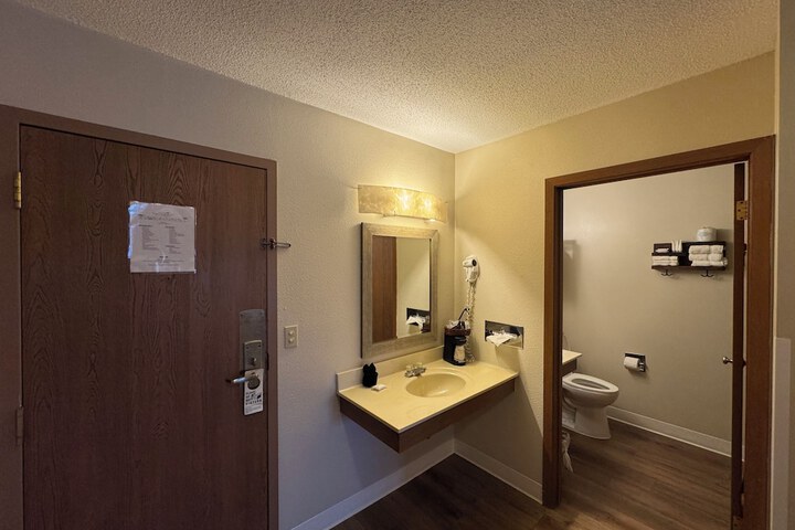 Room 5 of 115