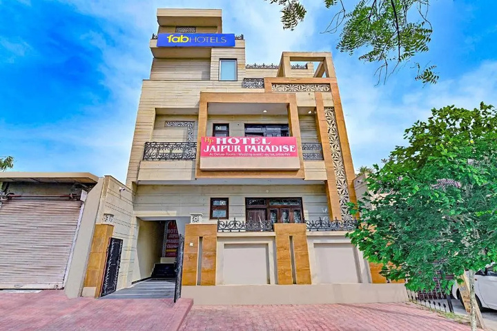 FabHotel The Castle Homestay Inn