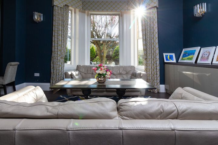 Lounge 53 of 59