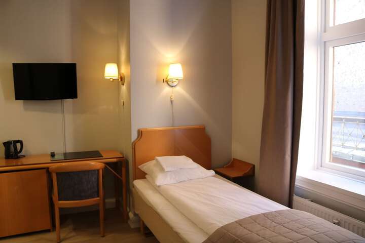 Room 13 of 60