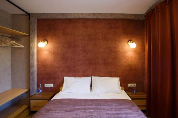 Room 3 of 27