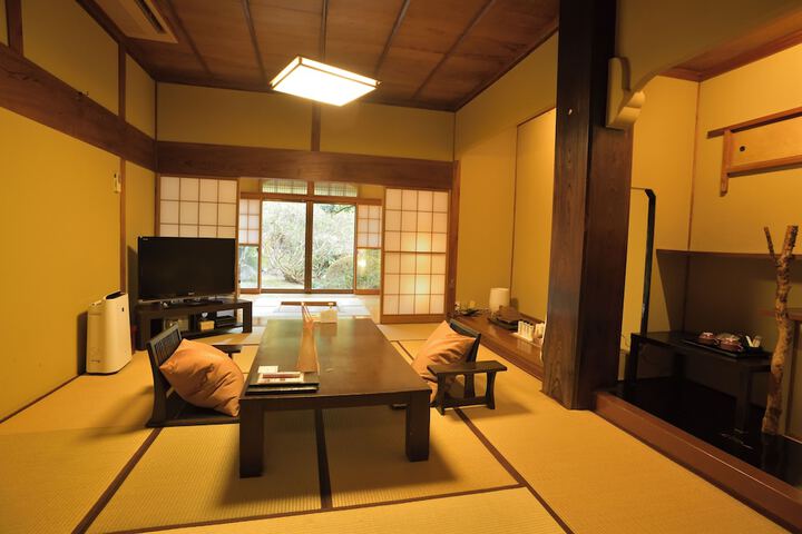 Room 13 of 30