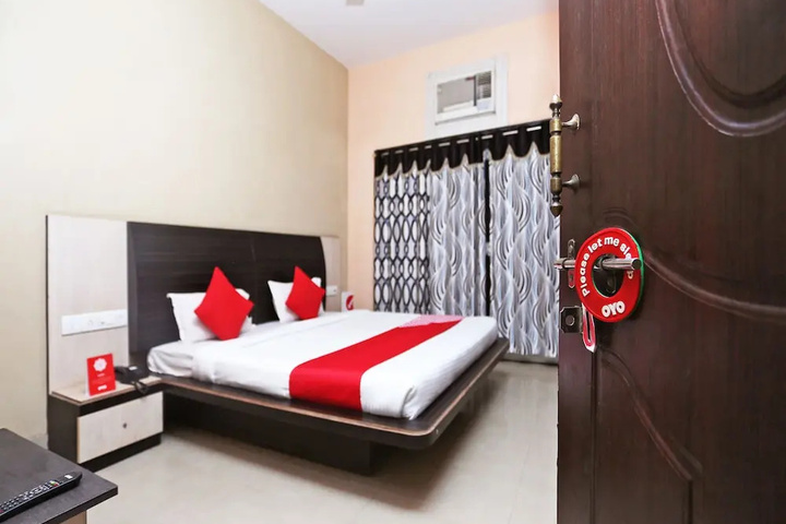 Room 4 of 10