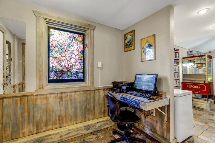 Hotel Interior 4 of 114