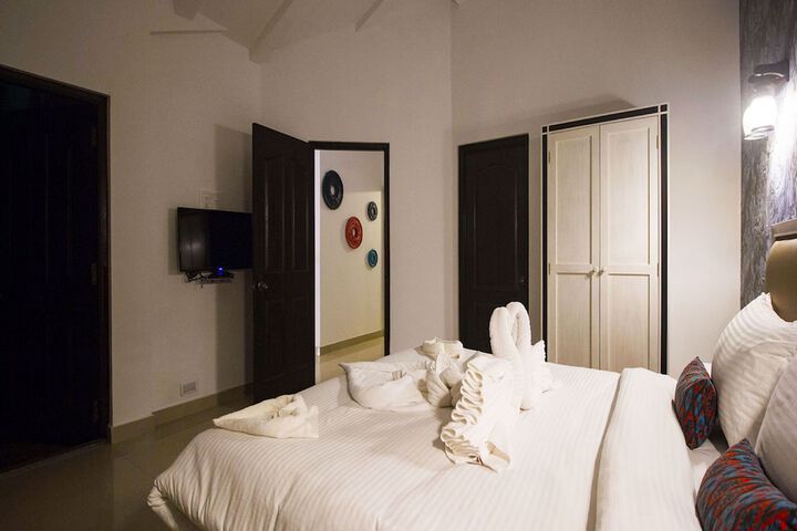 Room 7 of 90