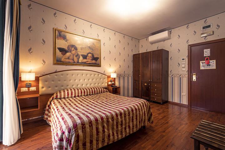 Room 28 of 60