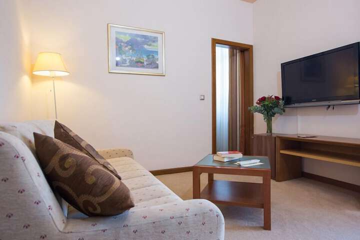 Room 7 of 15