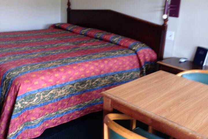 Room 9 of 37