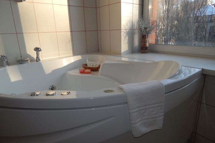 Jetted tub