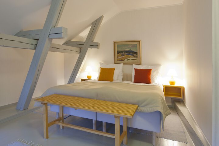 Room 10 of 66