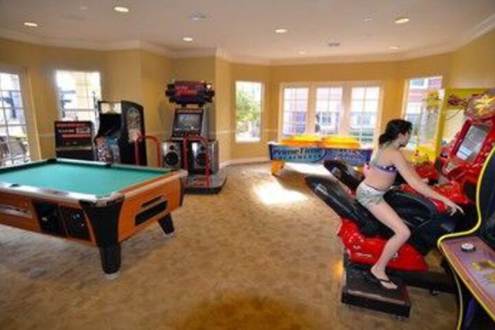 Room 8 of 28