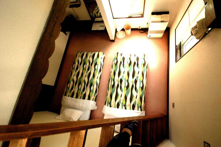 Room 10 of 21