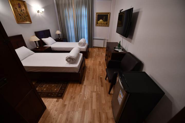 Room 9 of 29