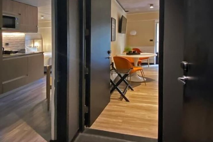 Room 28 of 37