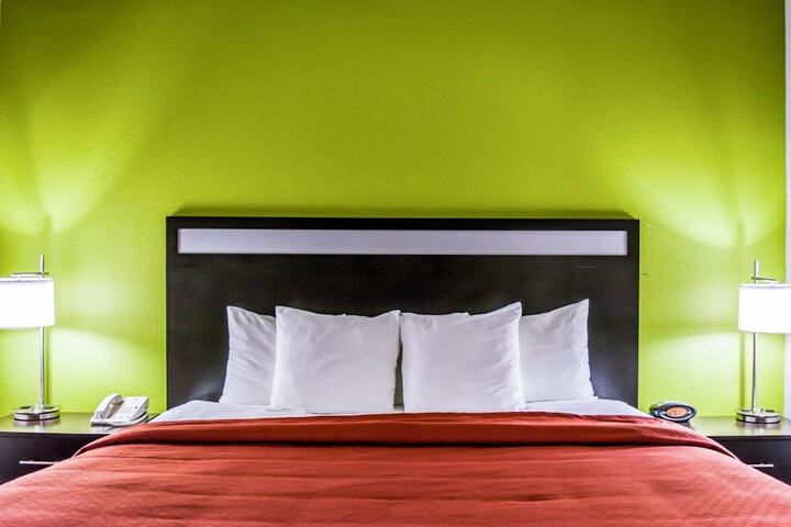1 King Bed Suite (3 of 7)