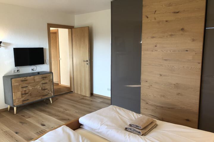 Room 33 of 221