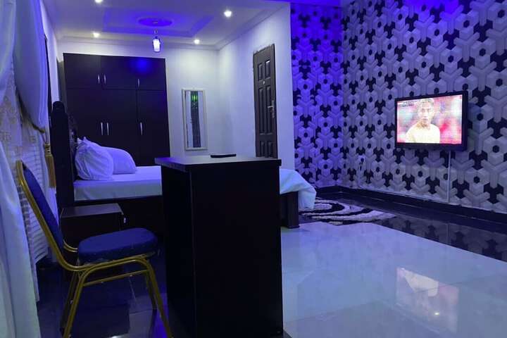 Room 2 of 2