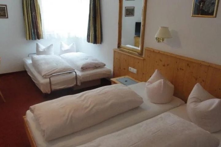 Room 5 of 27