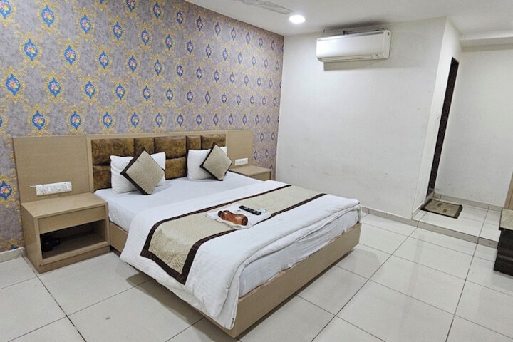 Room 12 of 24