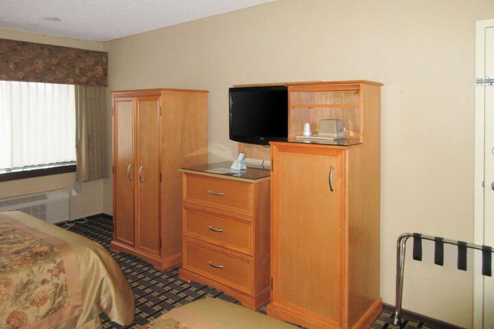 2 Double Beds (1 of 12)