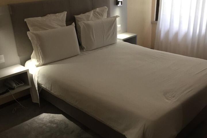 Room 29 of 65