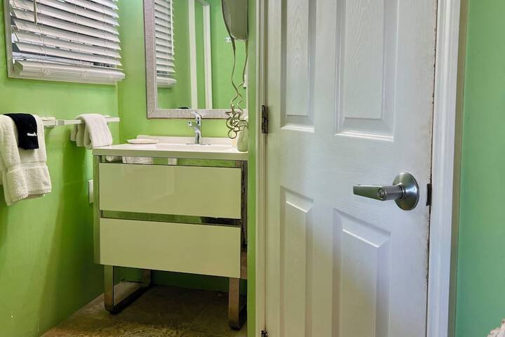 Room 156 of 309